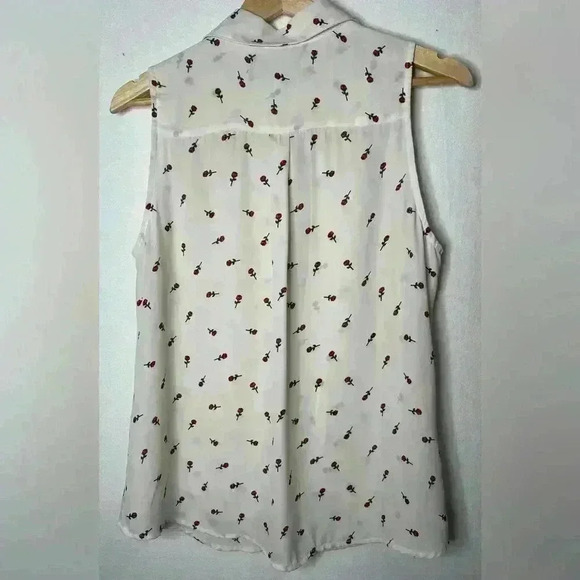 Banana Republic Drapey Classic Shirt with Rose print Size Medium - Picture 2 of 4